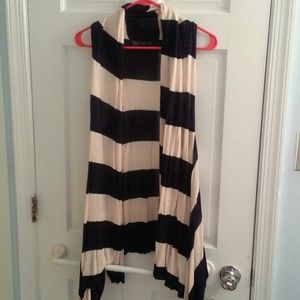 Stylish ZARA sleeveless jacket