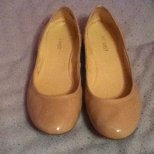 Nine West beige flats size 8.5