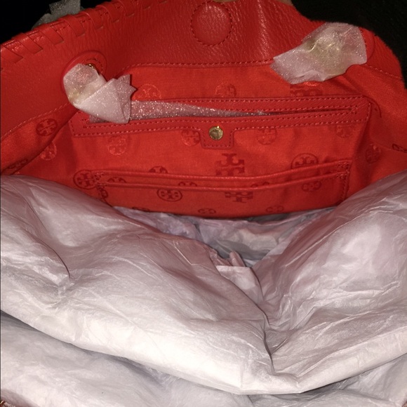 Authentic Tory Burch Marion E/W Slouchy Tote - Picture 4 of 4