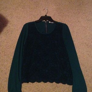 Cute lace chiffon top with a scallop bottom