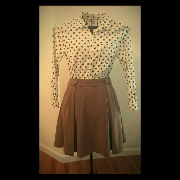 Knee length pleated brown skirt