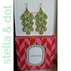 Green Stone Chandelier Fashion Earrings