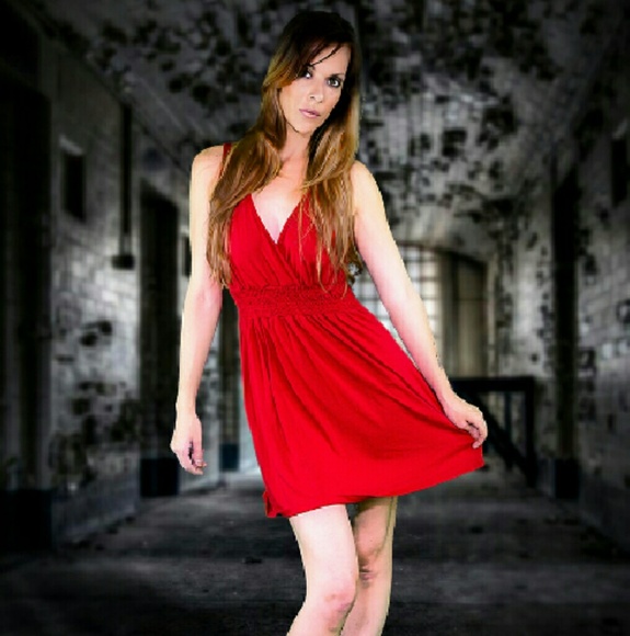 Red sleeveless dress