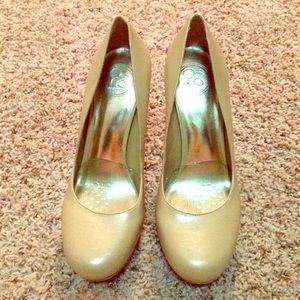 Jessica Simpson platform champagne pumps!