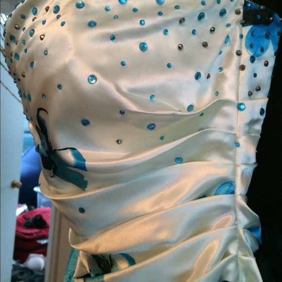 Prom dress - Picture 3 of 4