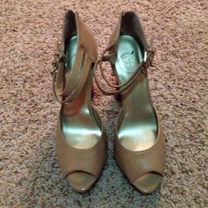 Jessica Simpson nude platform peep toe pumps!