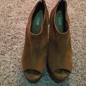 Camel colored platform woven wedge!