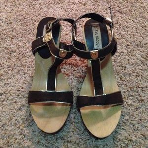 Steve Madden wooden strappy heel!