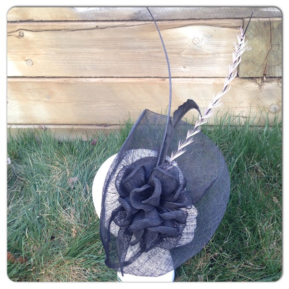 Black Sinamay w/ Feather Headband Fascinator NWOT - Picture 3 of 4