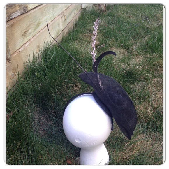 Black Sinamay w/ Feather Headband Fascinator NWOT - Picture 4 of 4