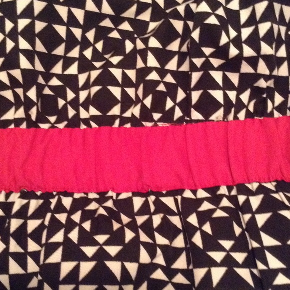 Cute dress with open back - Picture 2 of 3