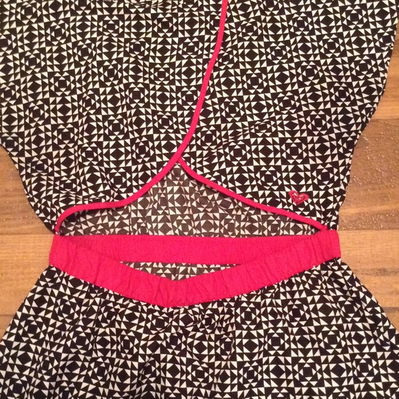 Cute dress with open back - Picture 3 of 3