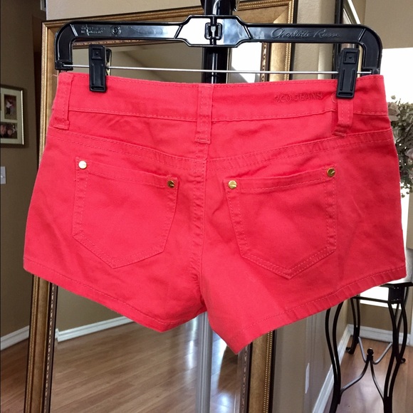 Shorts - Picture 2 of 3