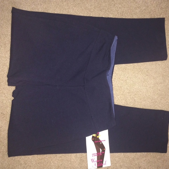 Navy blue work out pants! Never been warn