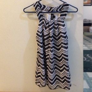 Sleeveless long shirt