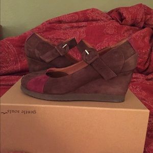 Gentle Souls by Kenneth Cole suede wedges