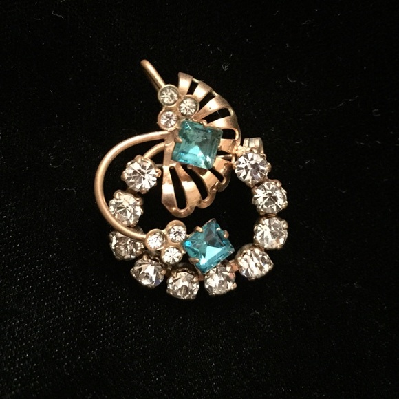 Spectacular vintage brooch/pendant.