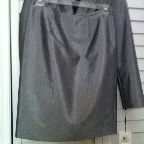 Suit - Picture 4 of 4