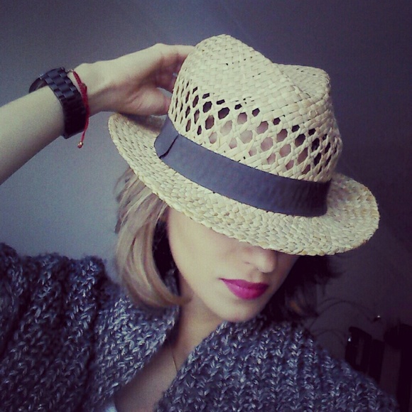 Straw Hat - Picture 3 of 4