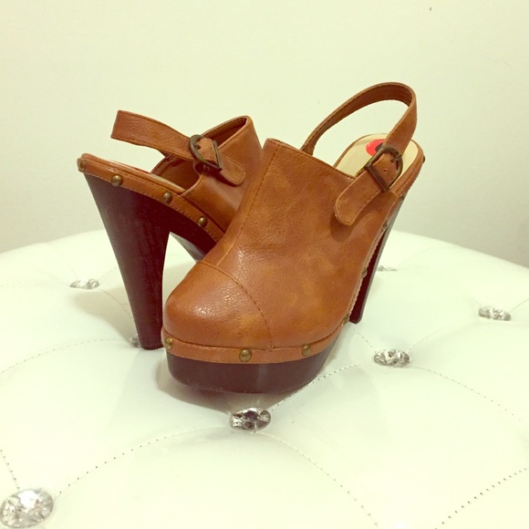 M.Y.L.A Calvin Clogs (Size 6)