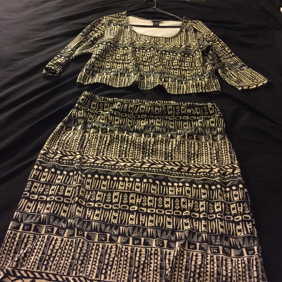 2 piece set with crop top and high waist skirt