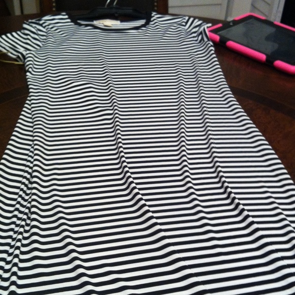 Dress - Picture 3 of 4