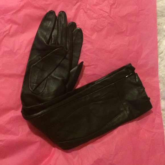 ✨SALE✨ Black genuine leather gloves size small