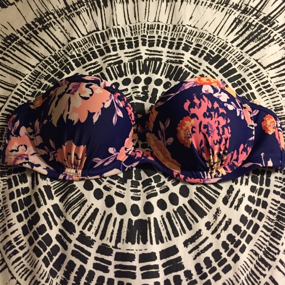 Floral Bikini Top 🌸👙