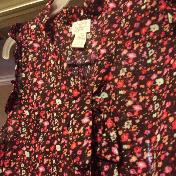 Top - Picture 2 of 4