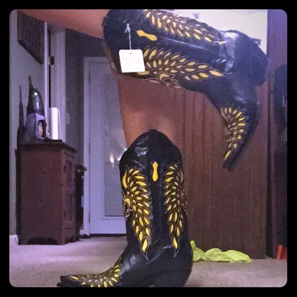 Bodacious brand cowgirl boots