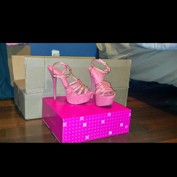 Women size 9 shoe dazzle open toe high heels