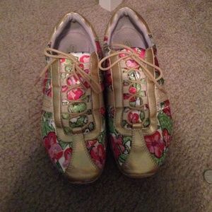 Adorable coach sneakers size 9