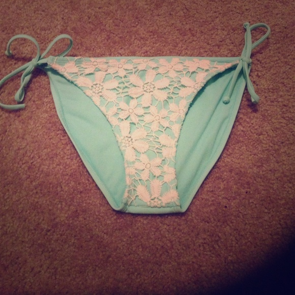 Cheaper on Merc. @anfoster NWOT bikini bottoms