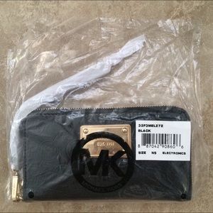 NWT Michael Kors Black Multi-Function Phone Case