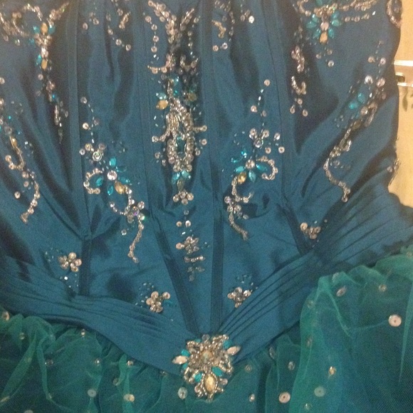 Prom dress - Picture 2 of 3