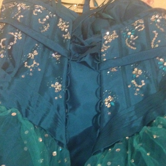 Prom dress - Picture 3 of 3