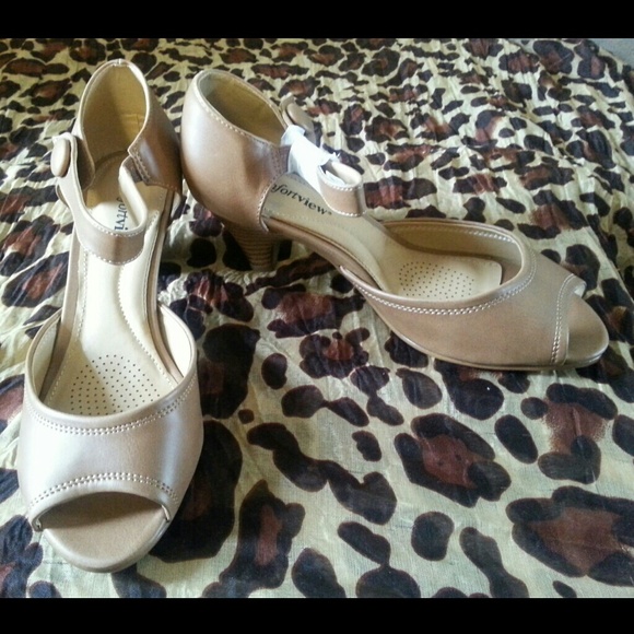 FALLON SANDAL BY COMFORTVIEW