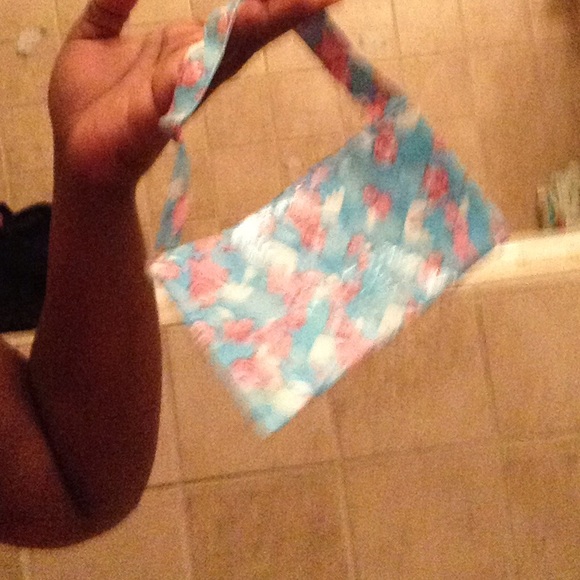 I'm selling duck tape stuff👍 - Picture 3 of 4