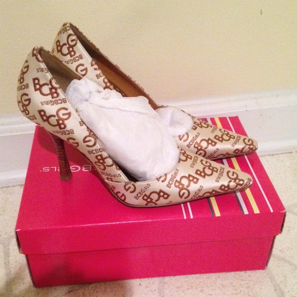 Shoes - Picture 2 of 3