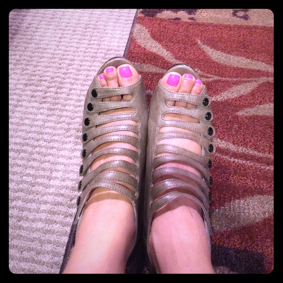 Gorgeous gray peekaboo booties size 7.5