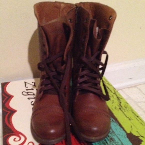 Boots - Picture 2 of 4