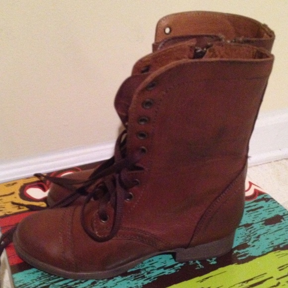 Boots - Picture 3 of 4