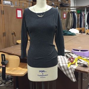 Grey gap sweater. Size M