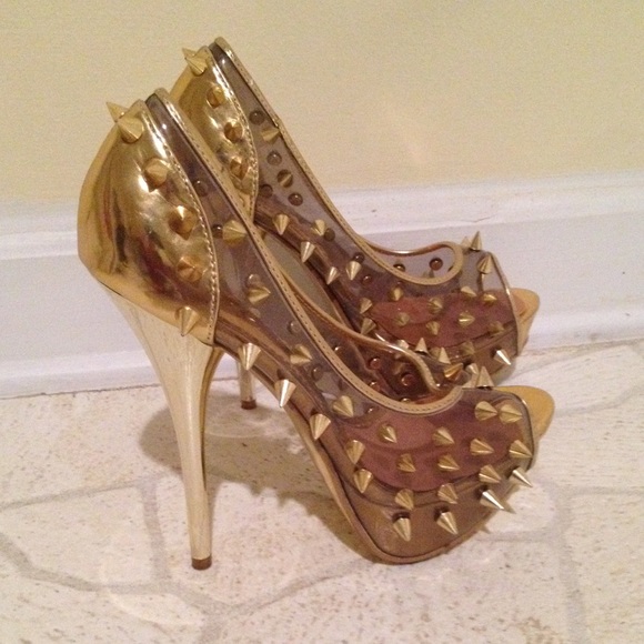 Shoes - Picture 3 of 4