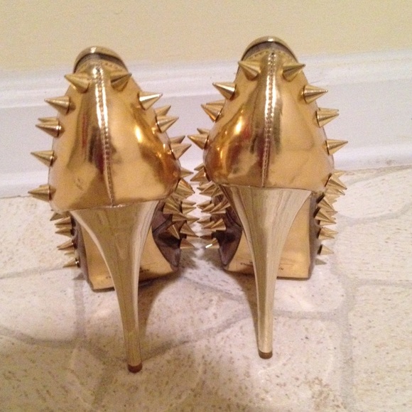 Shoes - Picture 4 of 4