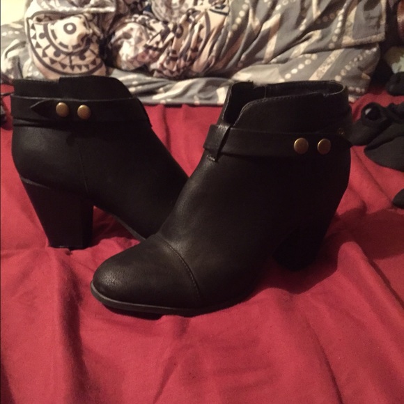 American eagle zip up heels