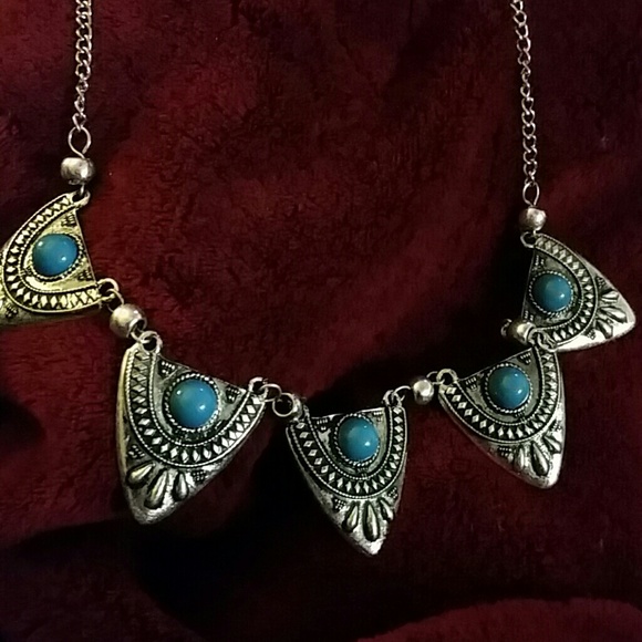 NWOT Tribal Necklace and Earring Jewelry  Set - Picture 2 of 3