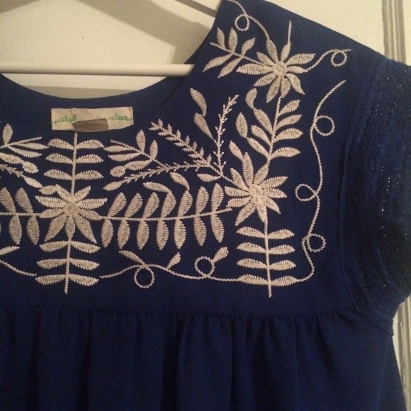 embroidered bohemian top - Picture 3 of 3