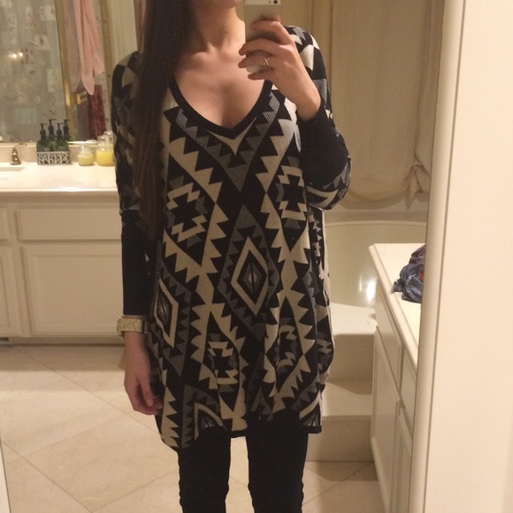 Tobi Oversize Black/ Gray/ White Aztec Sweater S/M - Picture 2 of 4