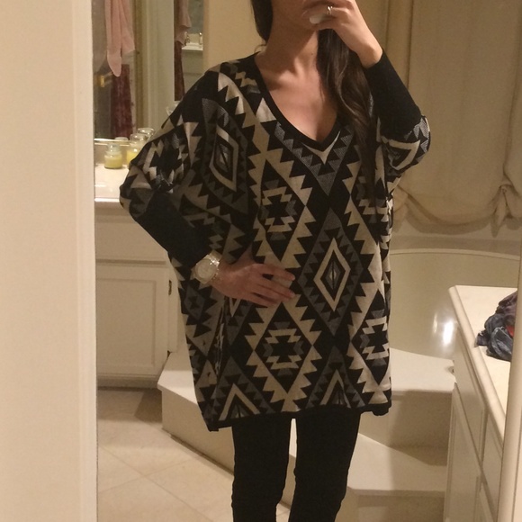Tobi Oversize Black/ Gray/ White Aztec Sweater S/M - Picture 3 of 4